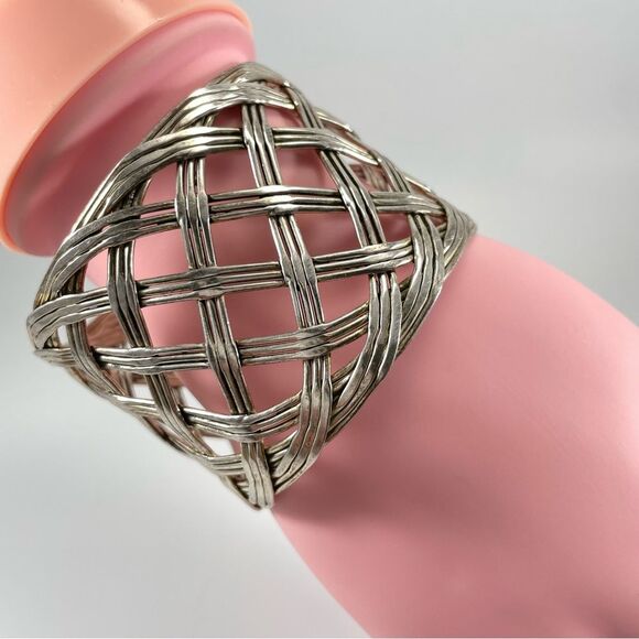 Beautiful Vintage Unsigned Alpaca Silver Basket Weave Wide Cuff Bracelet - Picture 3 of 11